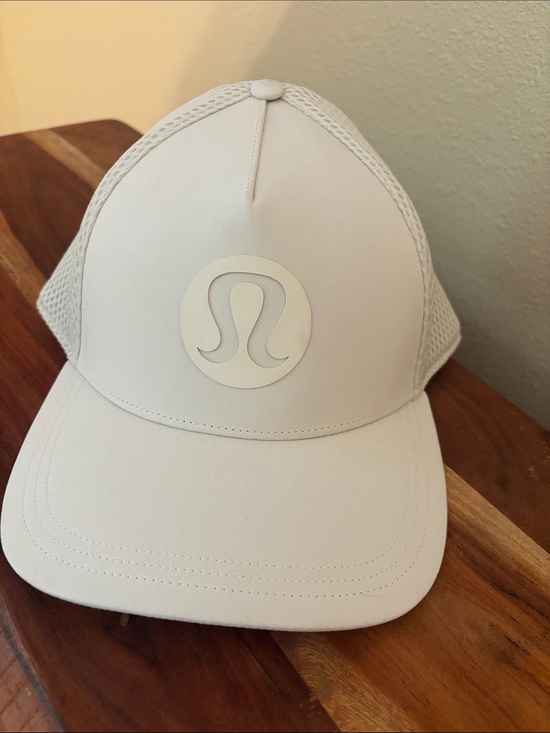 lululemon athletica Accessories - lululemon athletica White Mesh-Back Logo Cap